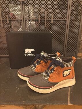 Sorel Women’s Out N About IV Classic Waterproof Houndstooth Rain Boots